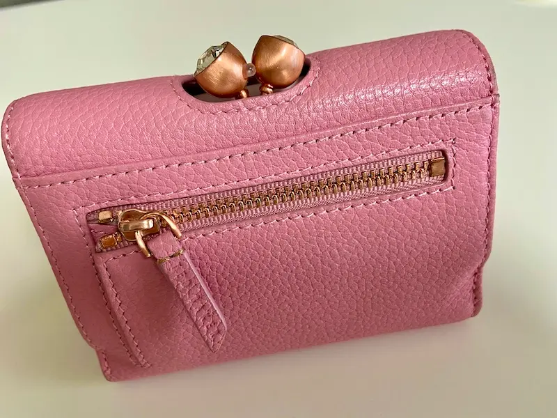 【20代女子の愛用財布】絶妙なサイズ感と驚きの収納力『TED BAKER』のお財布_5