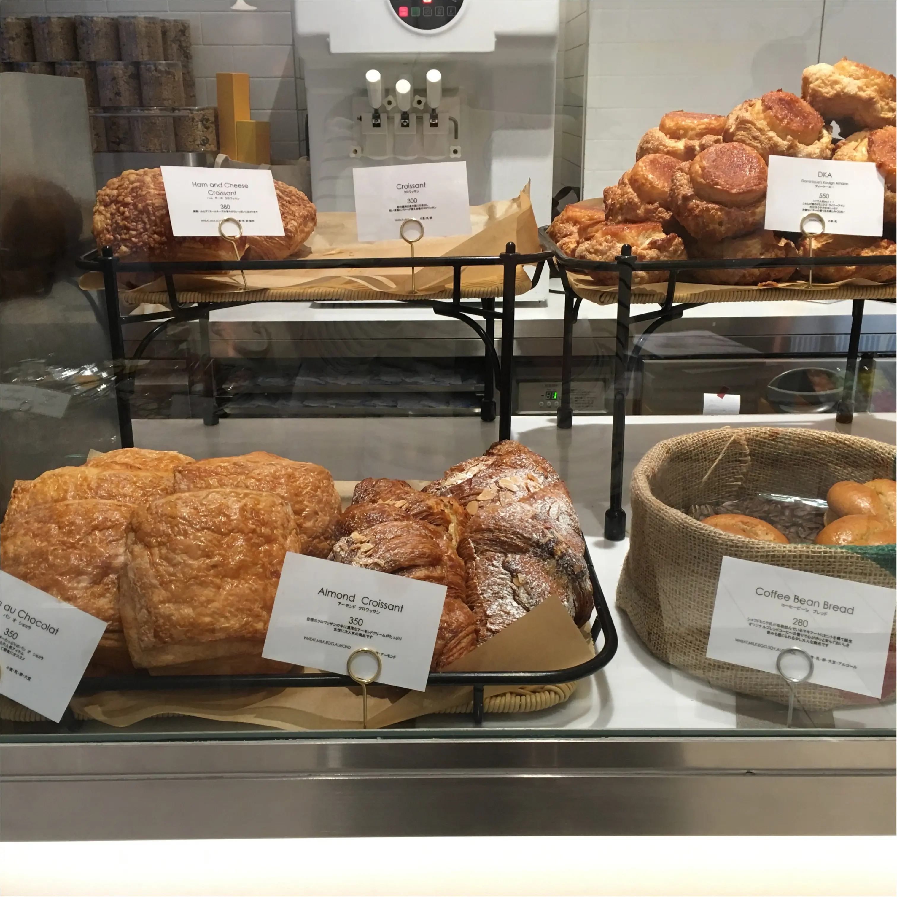 表参道で小腹がすいたらオススメスイーツはNYで大人気の黄色の屋根が目印のあのお店★_7