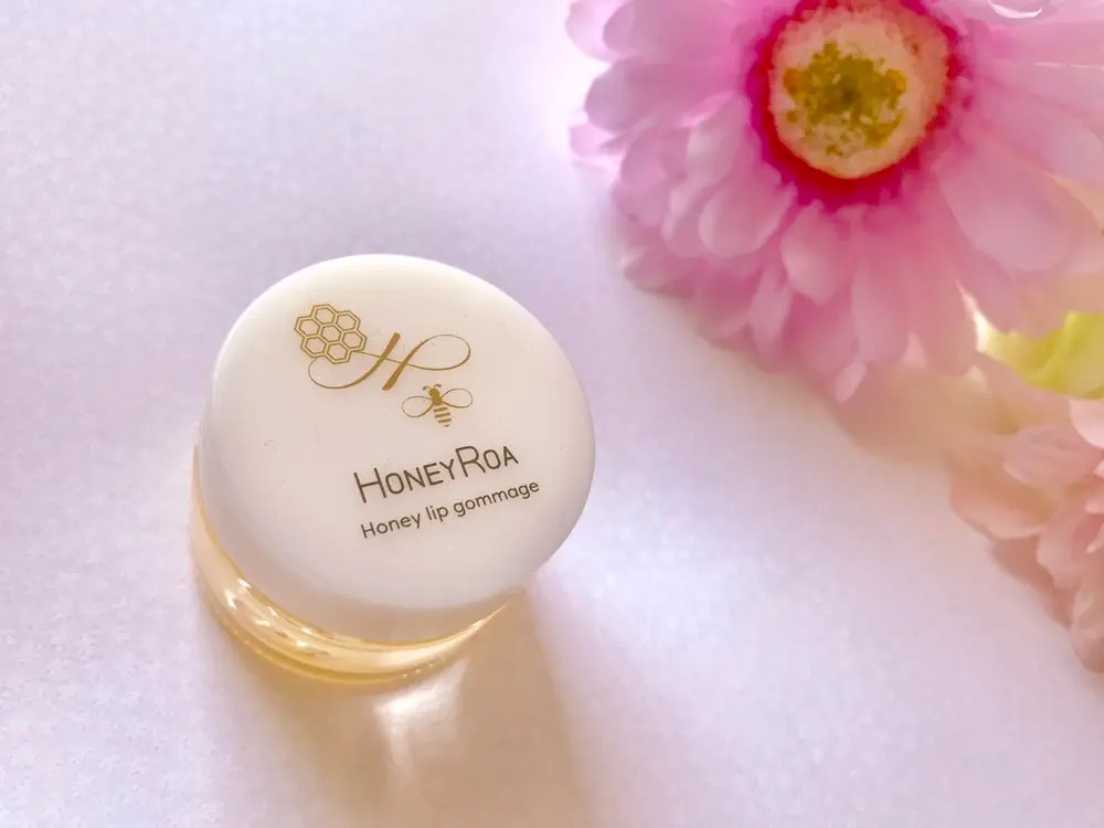 ふっくらした唇を手に入れるには【HONEYROA】の唇スクラブがいい❤︎!_1