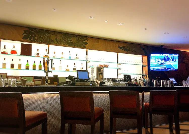 【Hawaii】ハッピーアワーでNYステーキも半額!憧れのラグジュアリーホテルでお得にディナーをいただきました♩_2