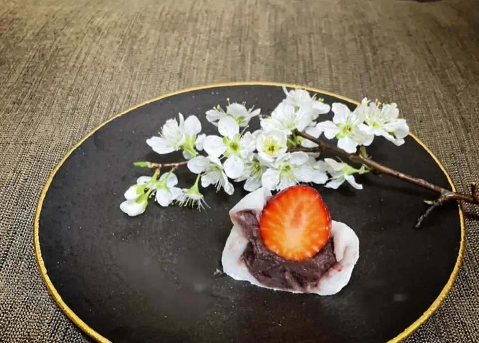 【おすすめいちごスイーツ】老舗゛紀の国屋゛の《いちご大福》と《桜餅》で春を味わう:*_3