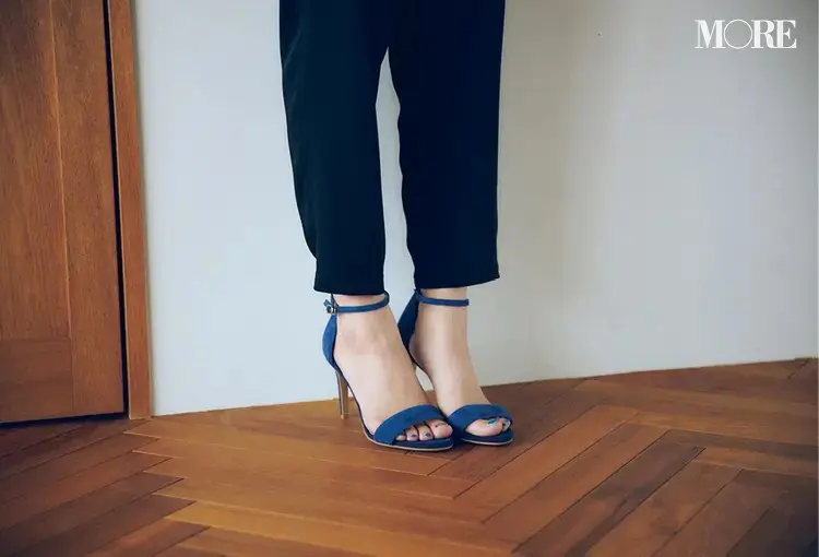 ウェーブタイプに似合うパンツコーデの足もと