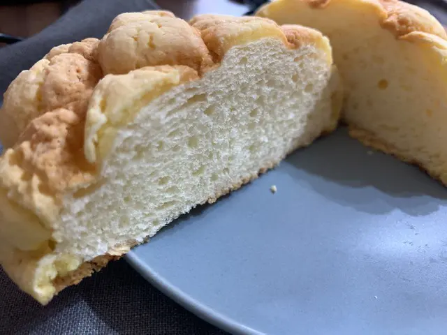 【ファミマ新商品】2週間で400万食突破した超品薄!?話題の幻のメロンパンを食べてみた_3