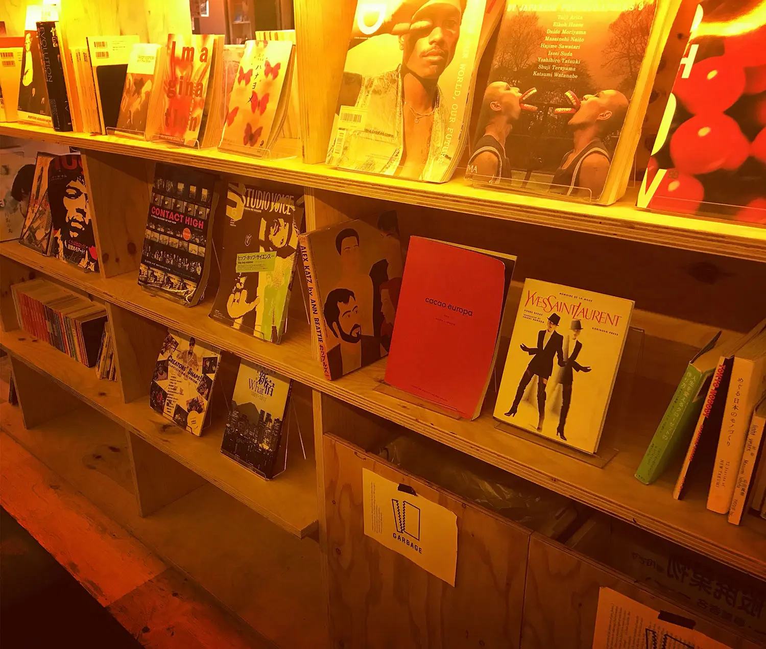 「BOOK AND BED TOKYO SHINJUKU」の店内04