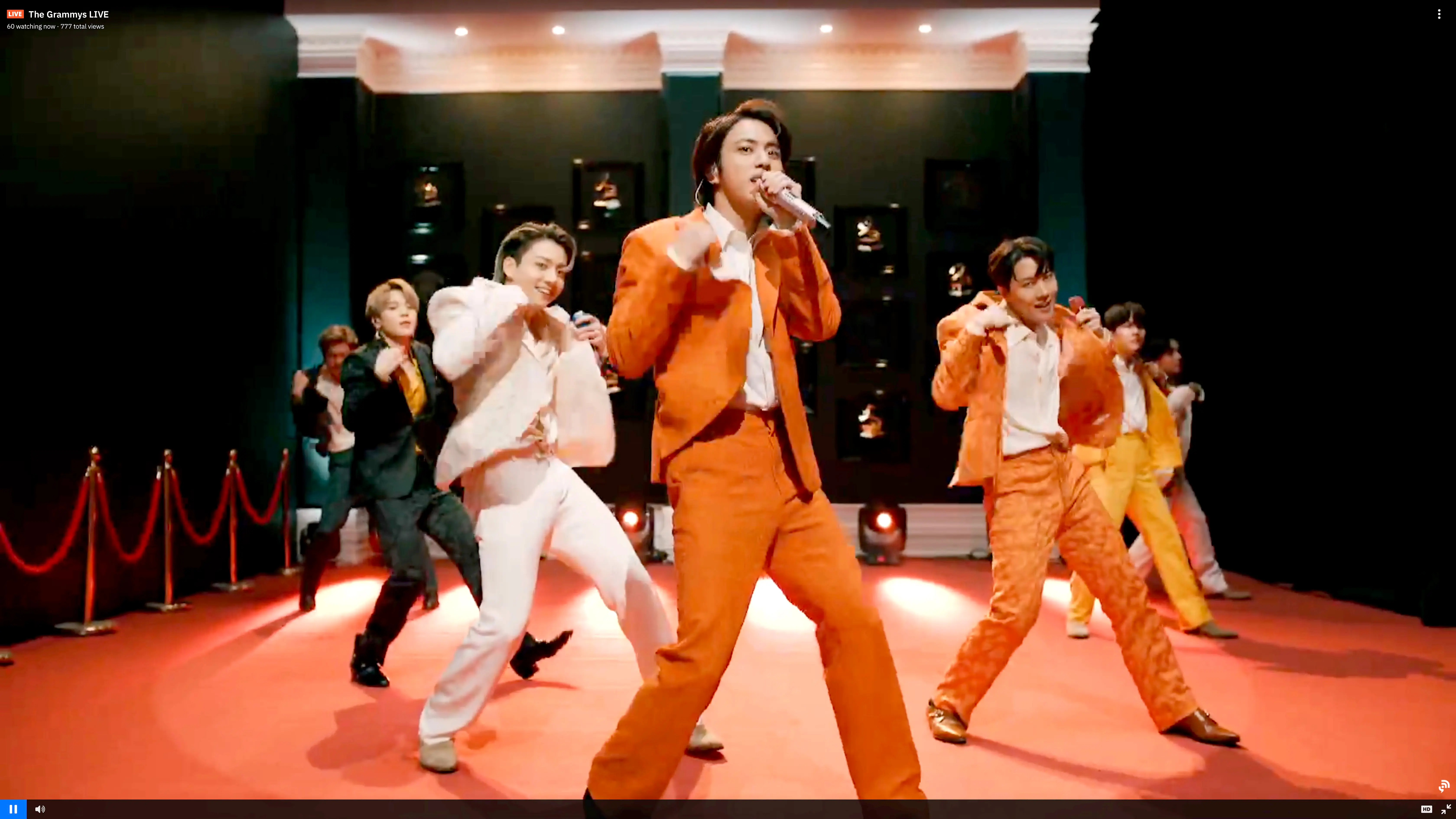 グラミー賞授賞式で『Dynamite』を披露するBTS