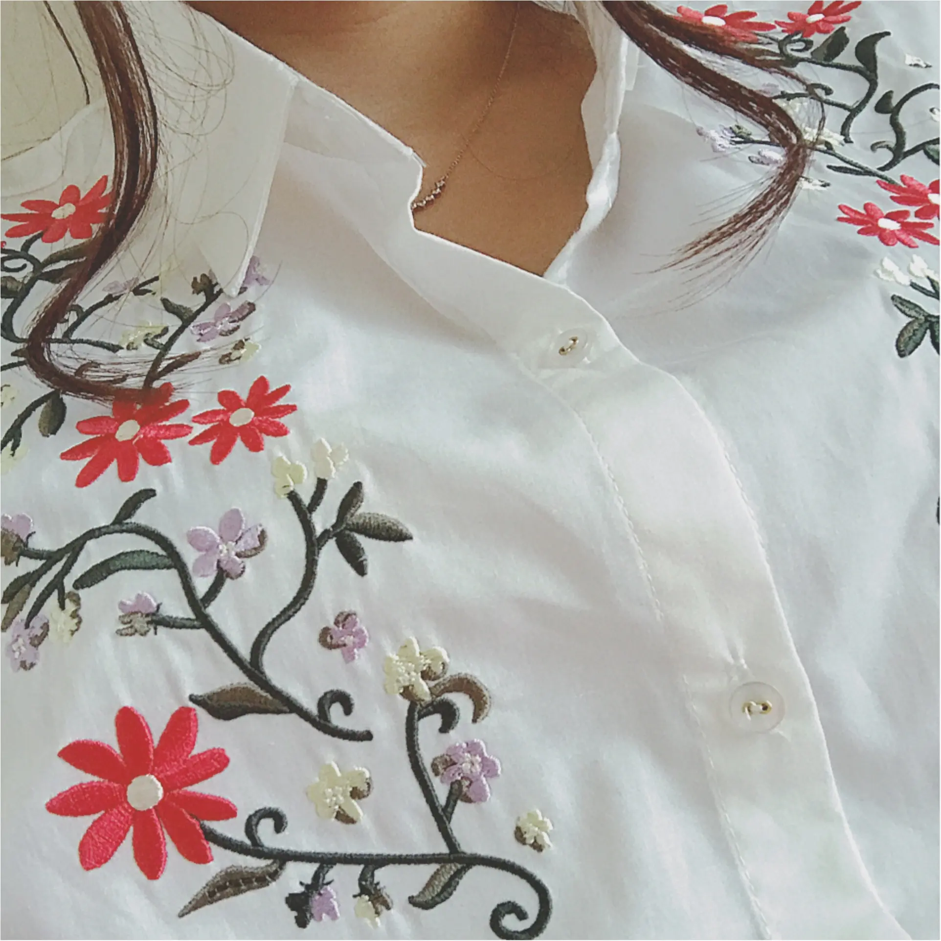 ★流行りの刺繍トップス♡ガーリーアイテムがちょっぴり苦手な私はキレイ色スカートで大人レトロコーデ★_1