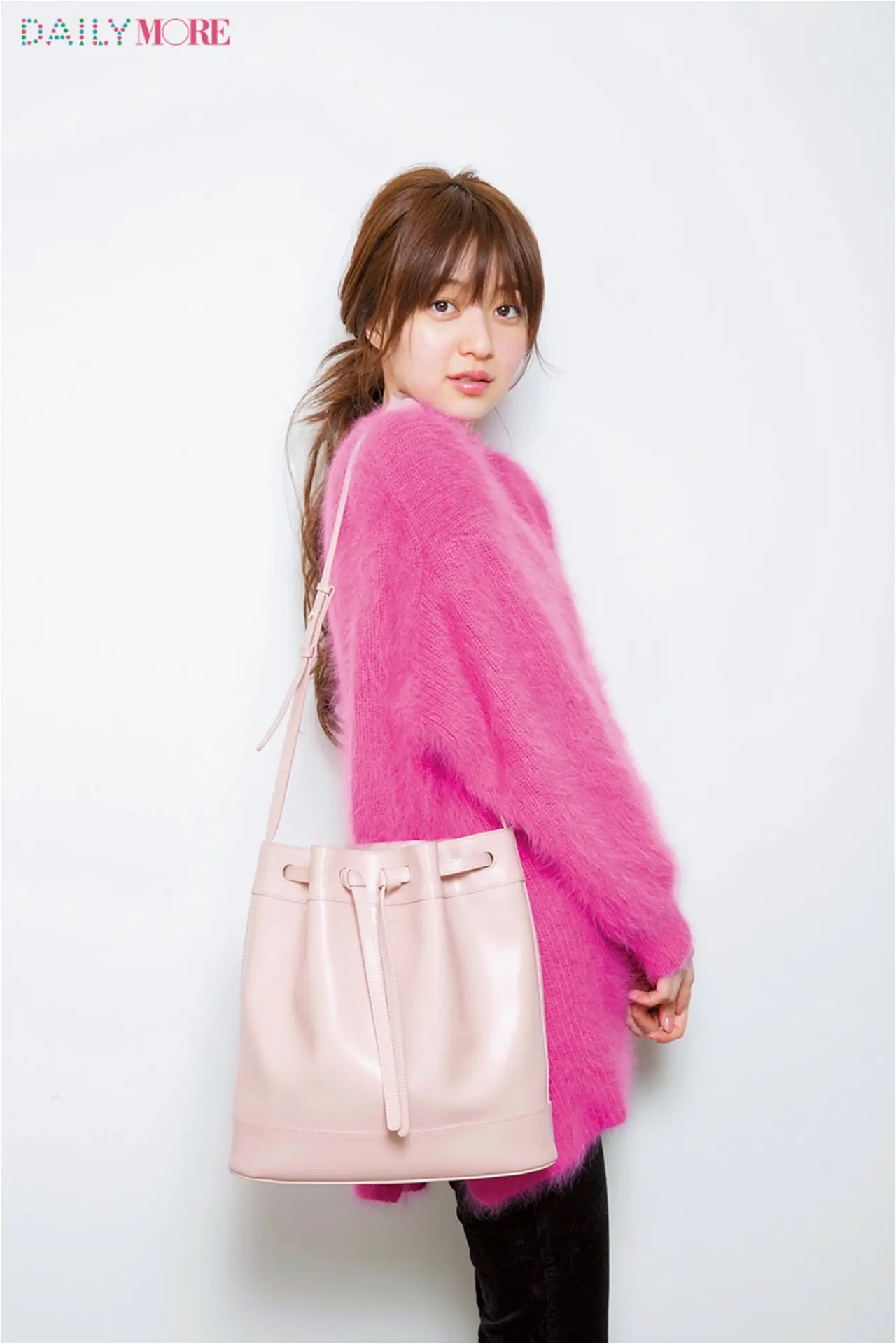 篠田麻里子、佐藤栞里、逢沢りなが私物大公開! おしゃれと美の秘訣が詰まったMOREモデルズのバッグの中身♡_5
