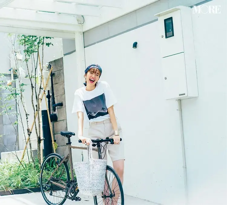 【白Tシャツコーデ】白フォトT×バミューダパンツ