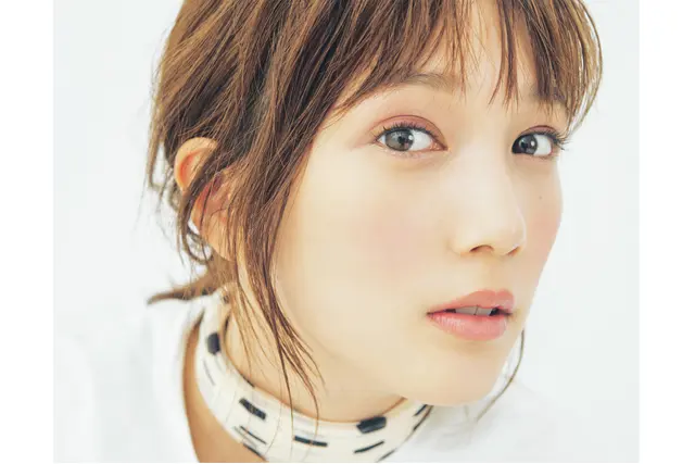 林由香里さんpresents『コスメデコルテ』の「流れる輝き」が味方! のぼり坂OLのための“会社美人”格上げメイク塾_11