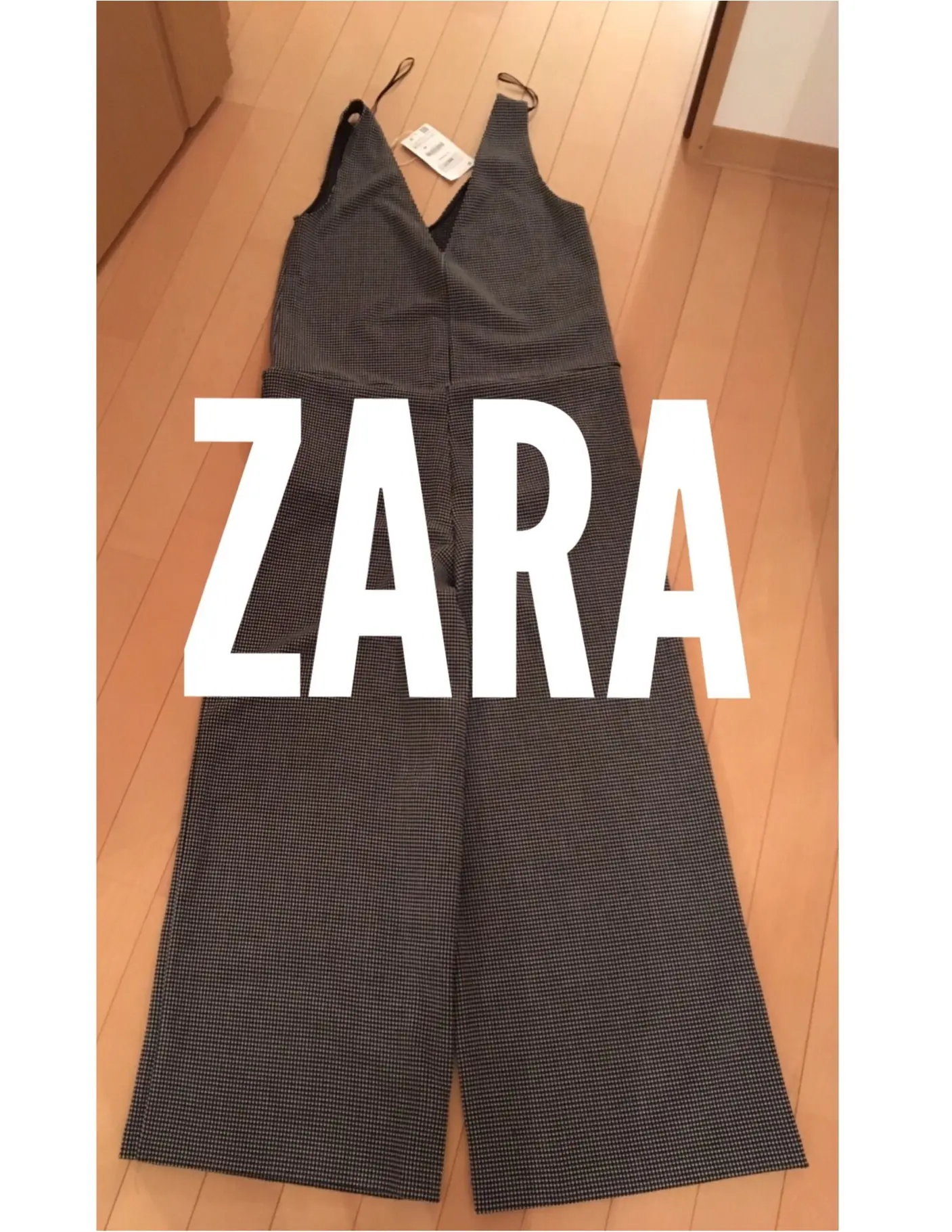 ZARAのVネックのチェック柄オールインワン×ニットでモノトーンコーデ☺︎_1