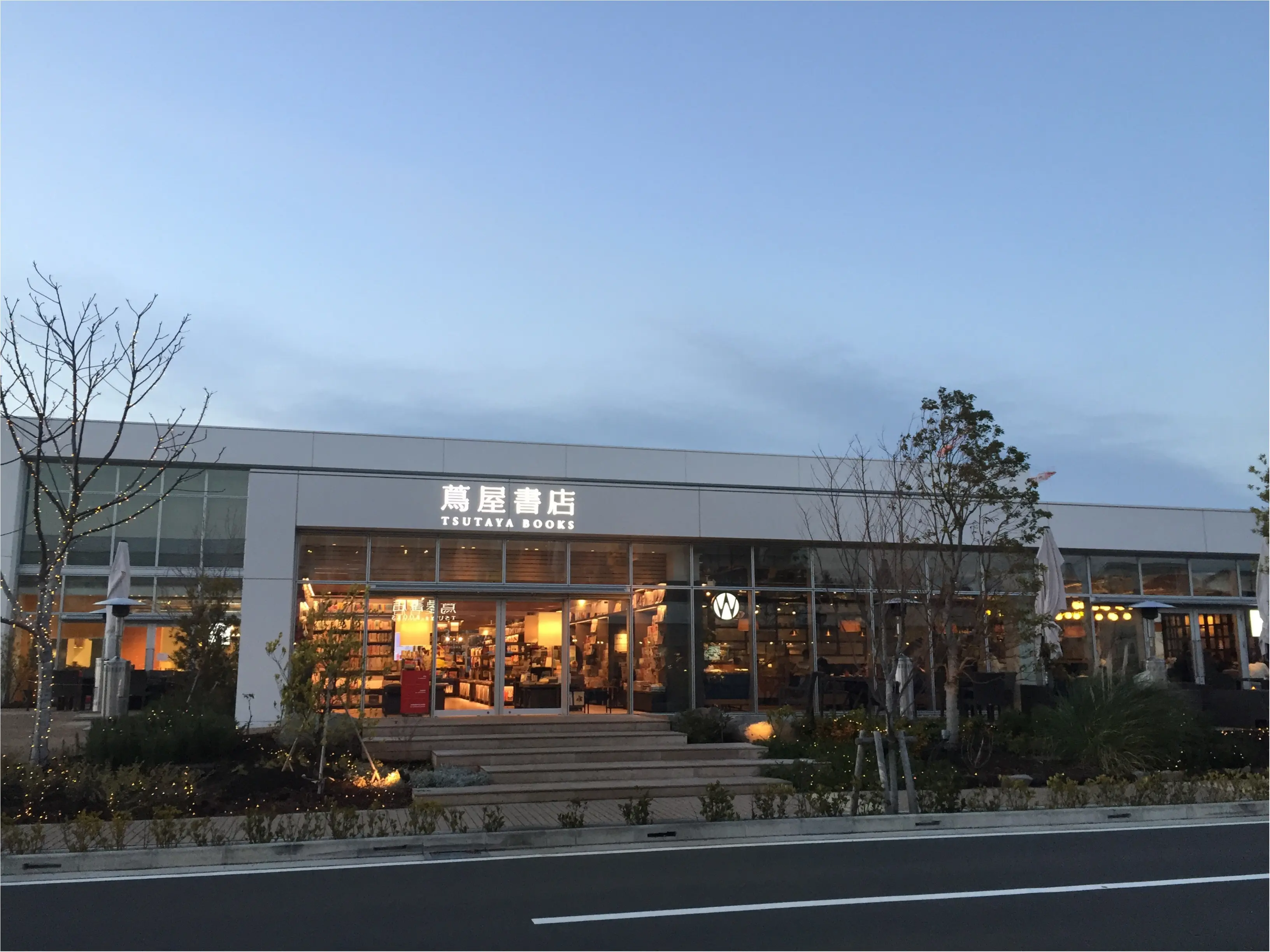 湘南のお洒落スポット『蔦屋書店』は、湘南らしいライフスタイルを提案する文化複合施設✨≪samenyan≫_6