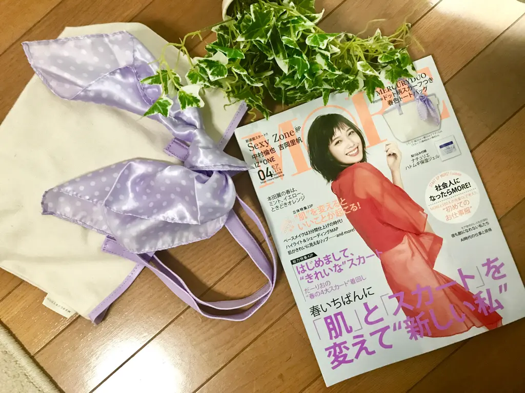 【MORE4月号】豪華付録!《スカーフ付き春色トートバッグ》私はこう使います♡_1