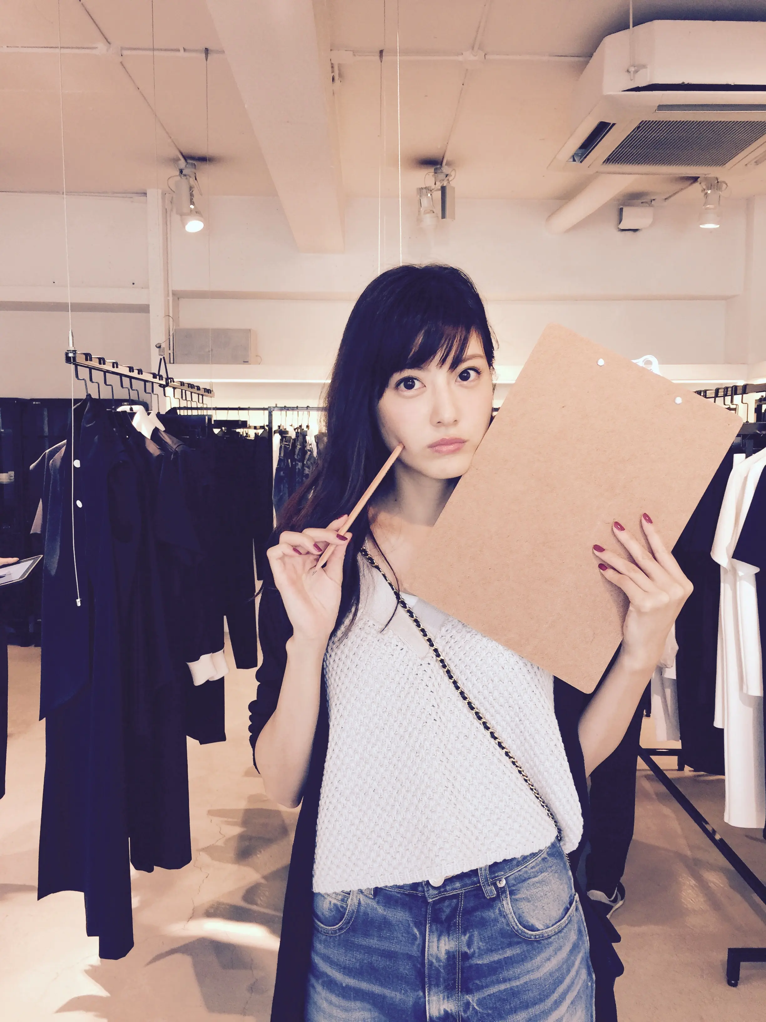 『HYKE』の展示会で迷える佐藤ありさを発見!_1