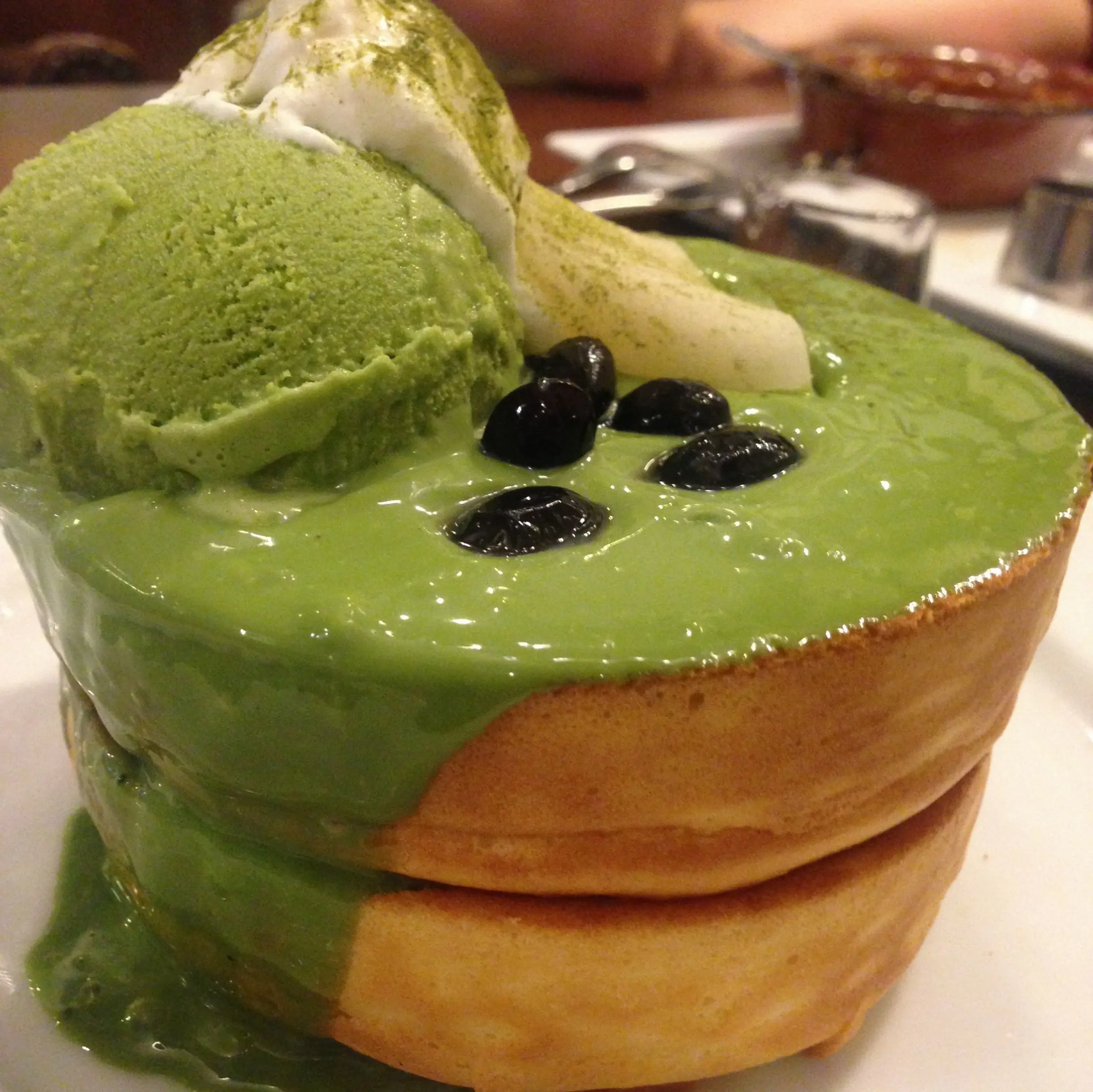 抹茶好きにはたまらない!!宇治抹茶のスフレパンケーキwith黒蜜★@星乃珈琲_9