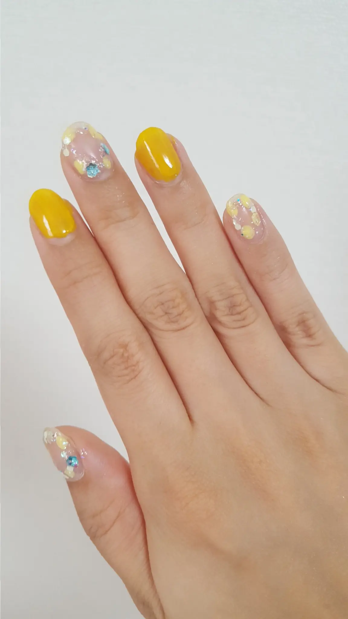 鮮やか気分が晴れる!イエローネイル_3