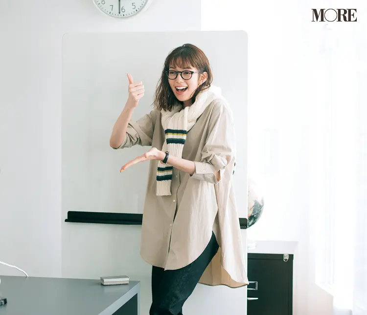 メガネコーデの佐藤栞里