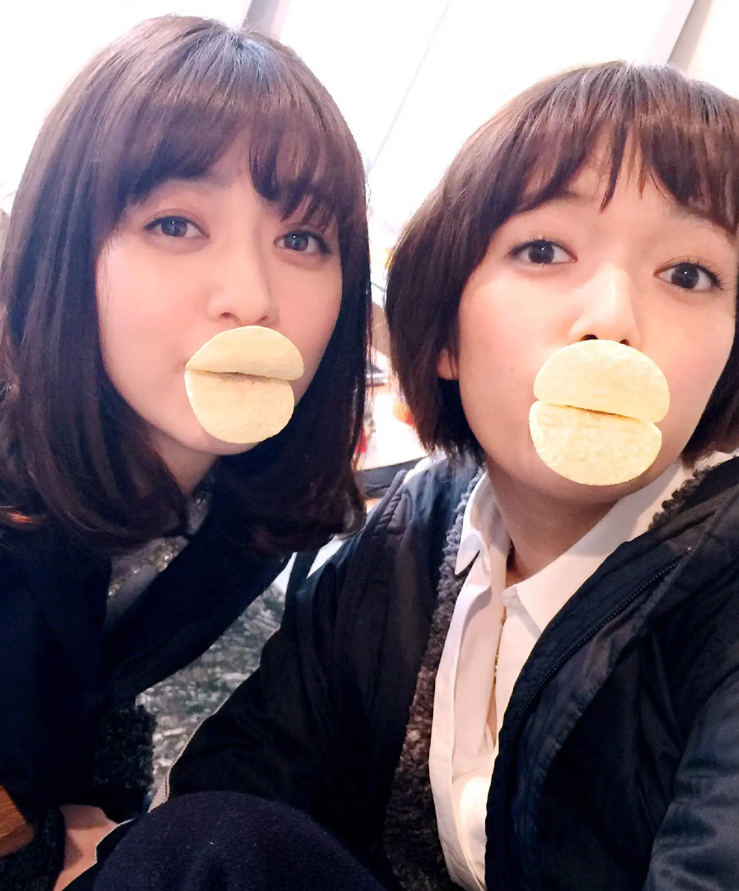 【オフショット】しおりなのチュー顔♪_1