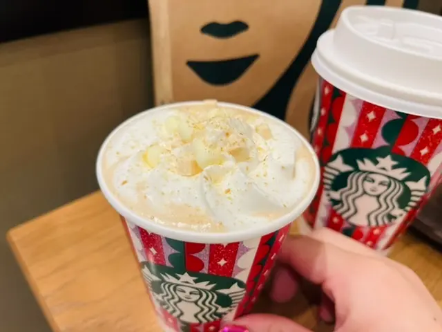 【スタバ新作】トーステッドホワイトチョコレートモカ♡キラキラトッピングでホリデー気分♡_2