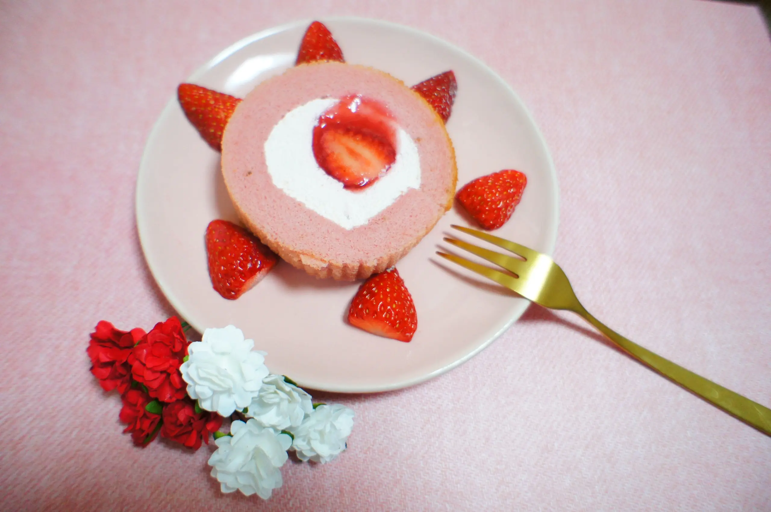 《コンビニスイーツ》でおうちカフェ❤️【LAWSON】いちごづくしロールケーキが絶品!☻_2