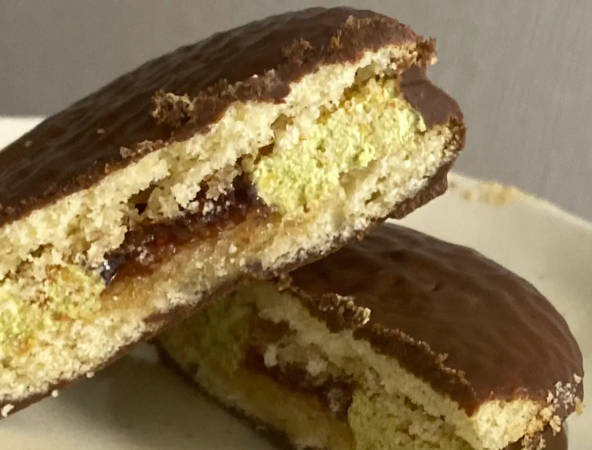 【注目コンビニ新スイーツ】チョコパイ限定3種 食べ比べレポ:まるで本格スイーツ♪ロッテ『私の三ツ星ケーキ』_5