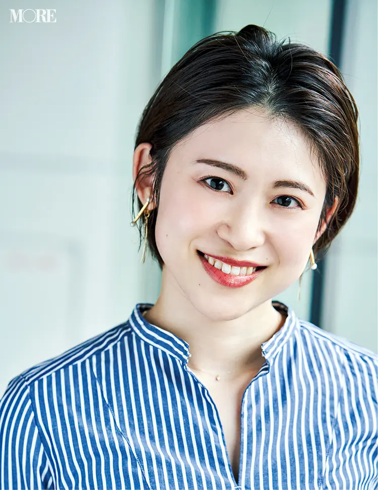 たった1分でお仕事ヘアが完成する、朝のヘアピンテクニックとは? クセ毛の悩みを攻略したモアガールの上品ボブに注目♡_1