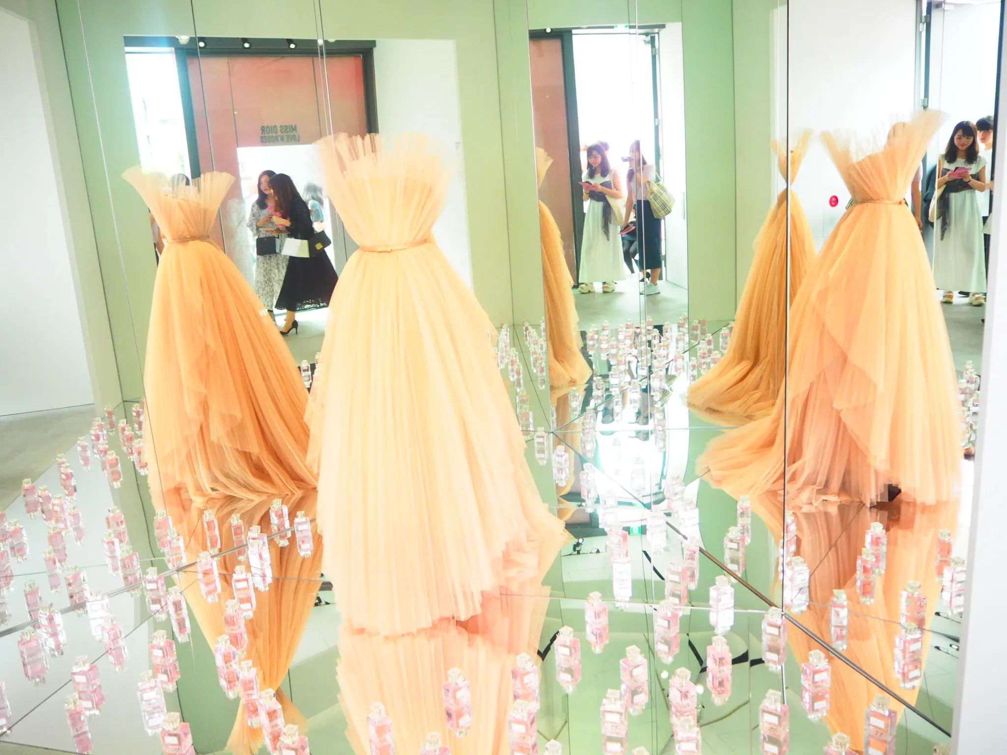 【Dior展示会】LOVE N'ROSES に行ってきました♡ 限定トートバッグもGET♡_3
