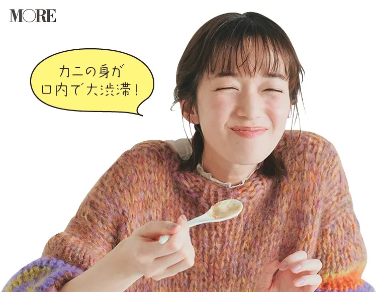 佐藤栞里が福井県のおすすめお取り寄せグルメ「越前蟹の坊」のせいこ蟹グラタンを食べている様子