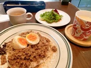 ゆったりとした時間が流れるゆったりカフェ_1