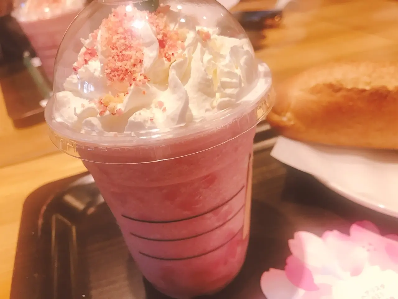 【スタバのさくら第2段】ピンクが可愛い♡ さくら咲いた ベリー フラペチーノ✿✿✿_3