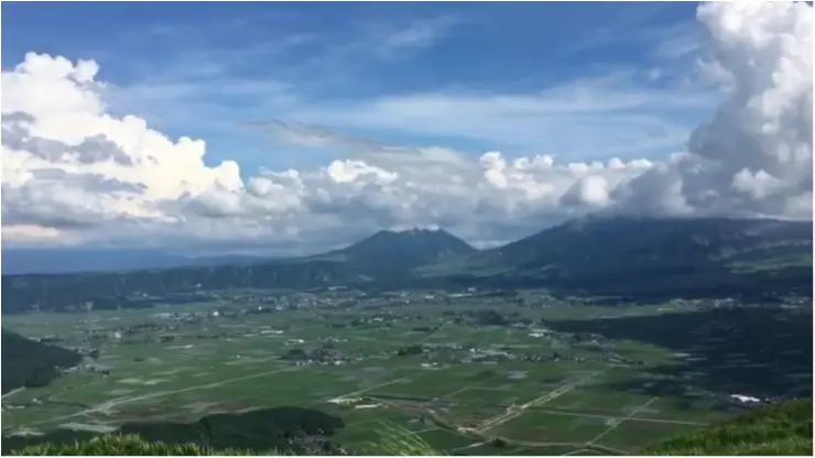 【初動画で紹介!】まるでジブリの世界!晴れた『阿蘇』の絶景を観てください!【#モアチャレ 熊本の魅力発信!】 _5