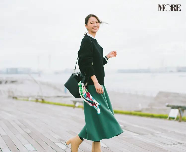 新連載スタート!「きれい色スカートからタイツをチラ見せ」鈴木友菜主演【通勤の足もと“いつも黒”から脱出着回し】1日目_1