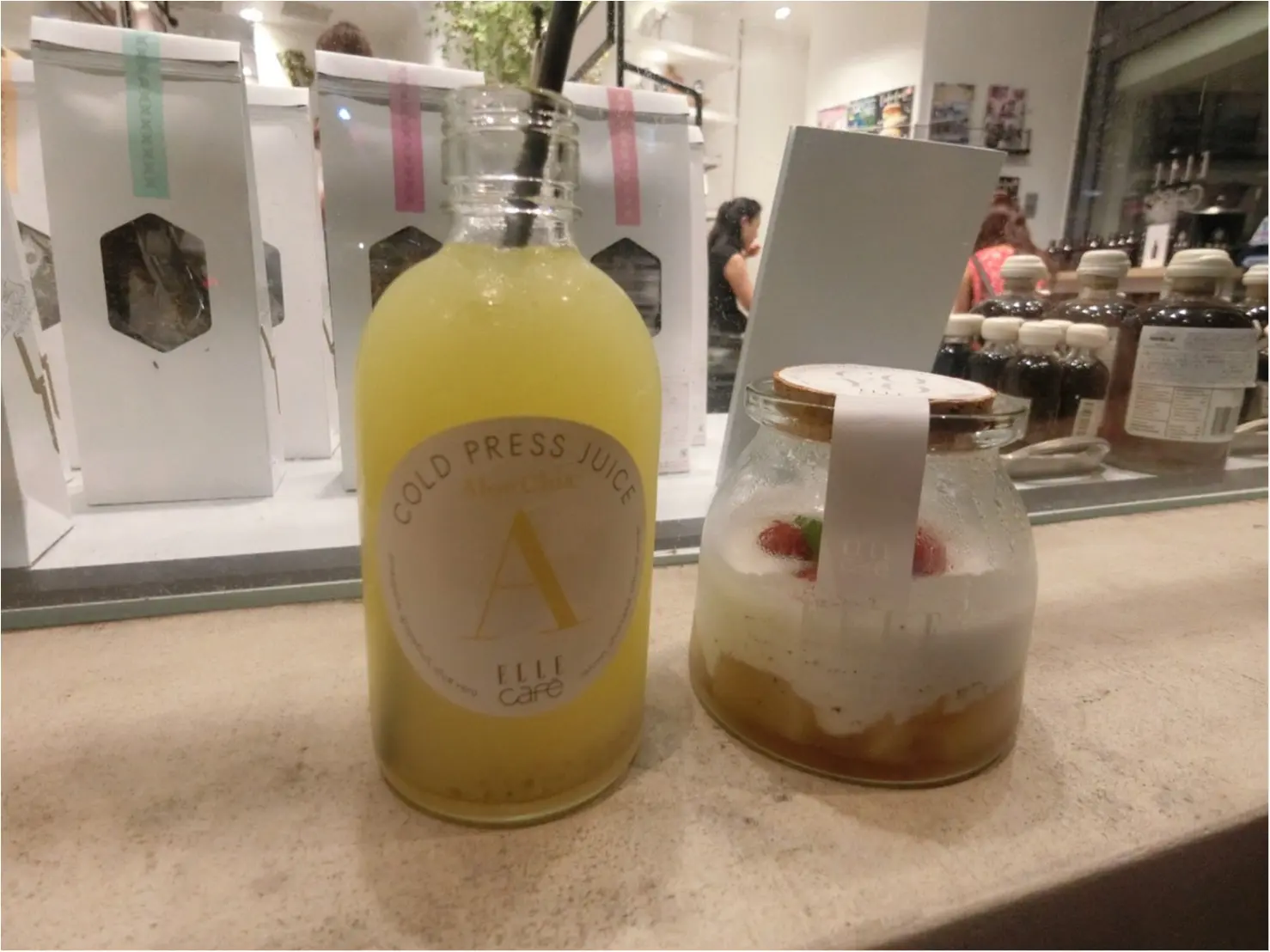 白ワイシャツ×ロングスカートで夏の爽やかコーディネート_5