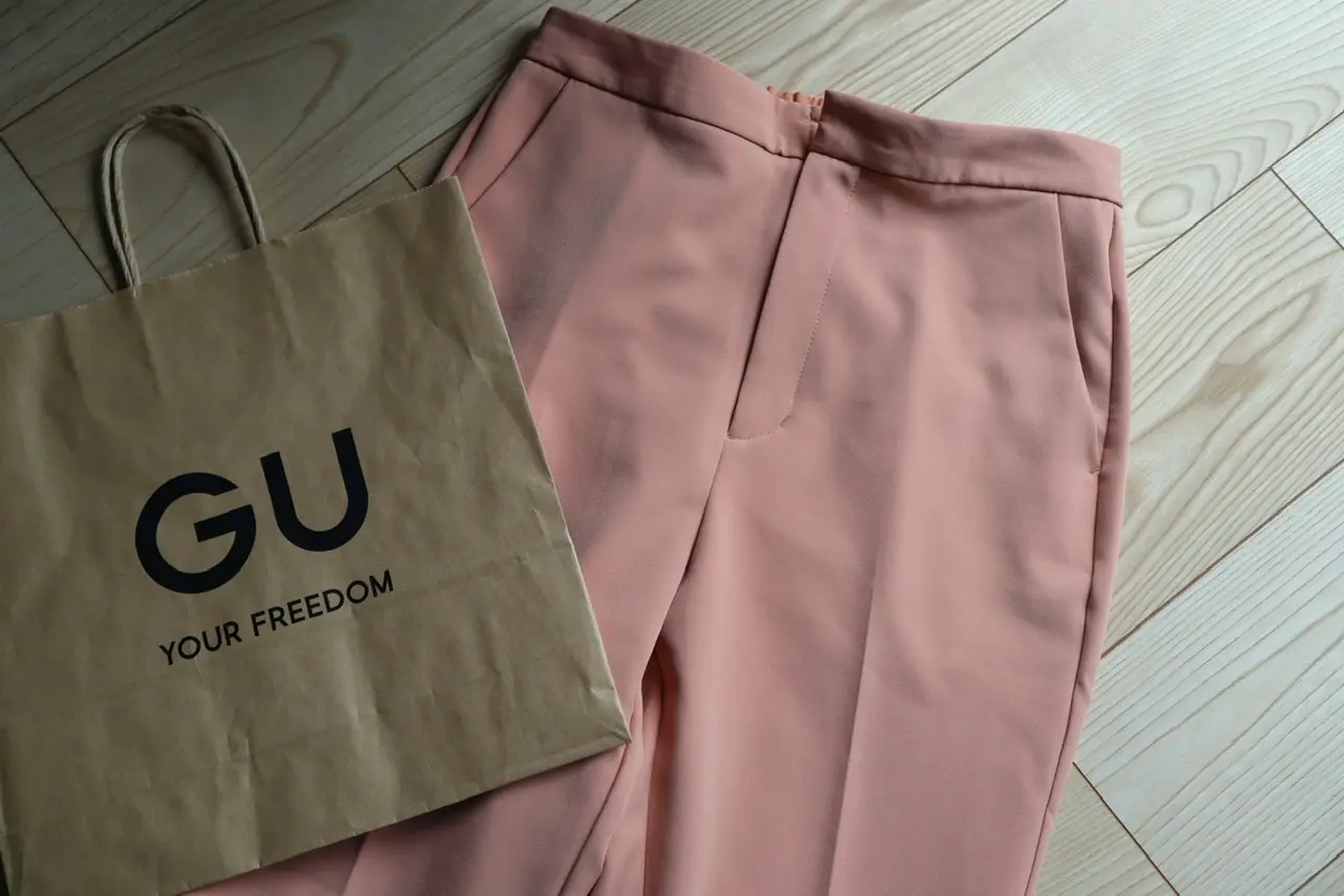 《衝撃価格!¥590へ値下げ❤️》MORE5月号にも掲載【GU】のカラーパンツ‼︎☻_1