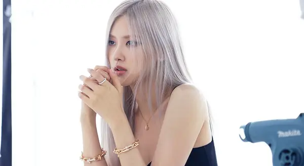ティファニー、BLACKPINKロゼを起用したビジュアルの撮影風景