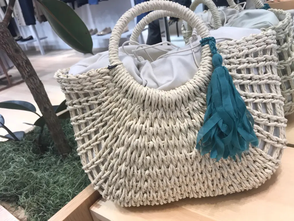 夏はやっぱりかごバッグ★スカーフアレンジが可愛い♡なんと2,700円でGETしました!_3