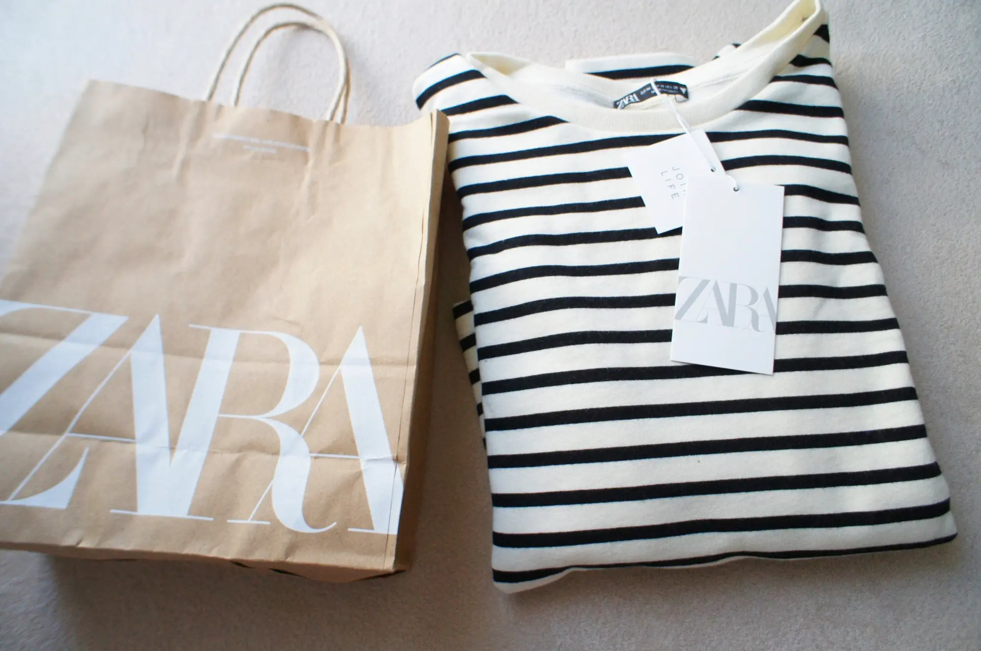 《#ザラジョ 必見❤️》今すぐ使える!【ZARA】バルーンスリーブスウェットシャツが可愛すぎる☻_1