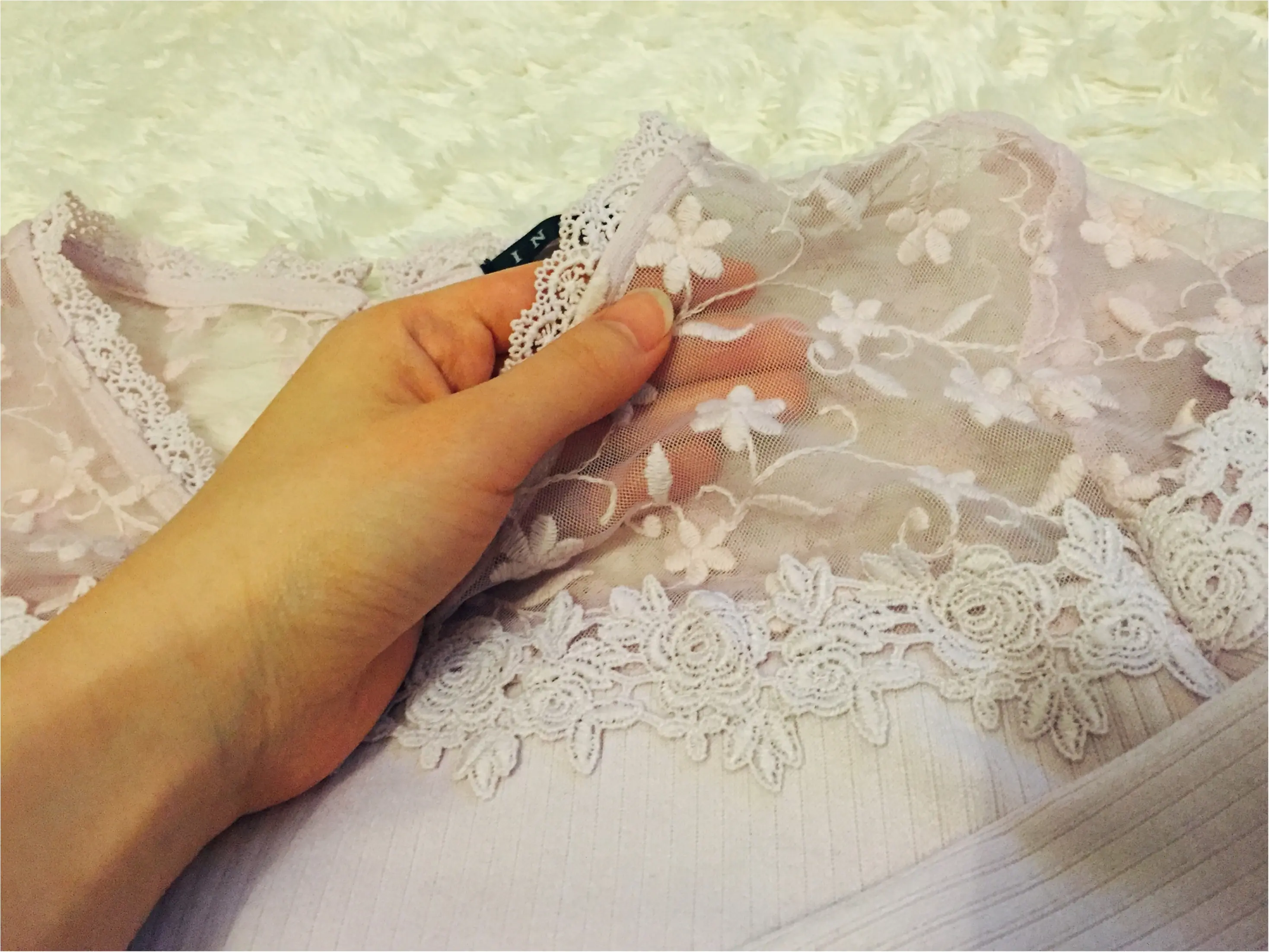 【プチプラ ファッション】SALEでお得にGET!肌が透ける上品なレースが可愛い♡INGNIのヨークシアーレースリブトップス長袖ニット¥2,484_2