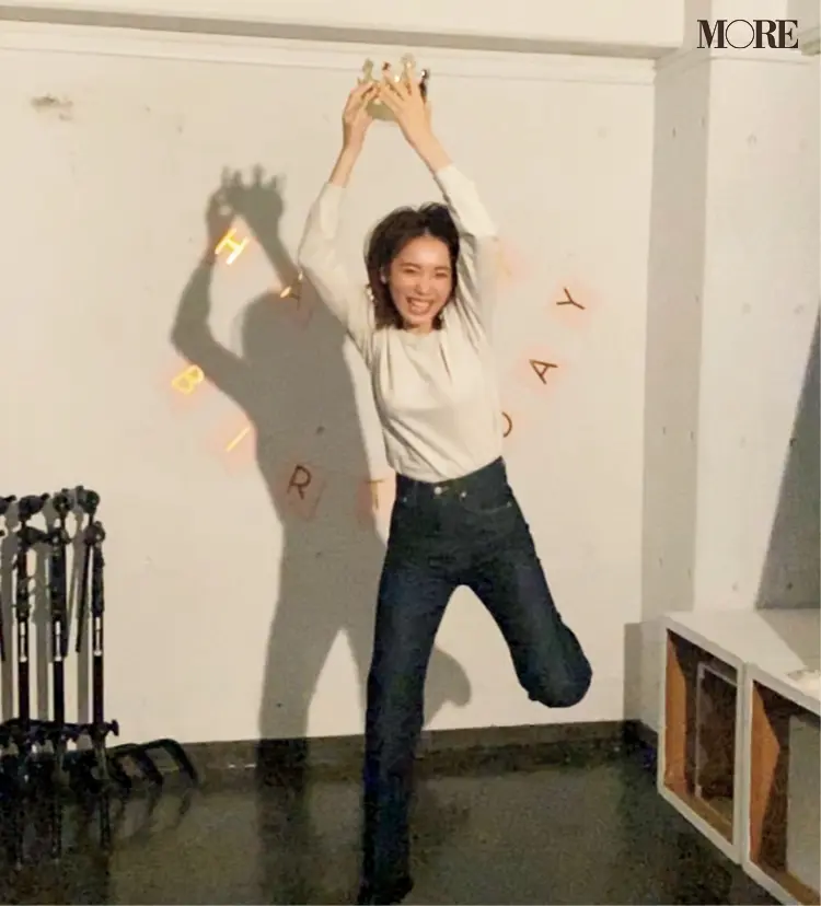 飯豊まりえが踊っている様子