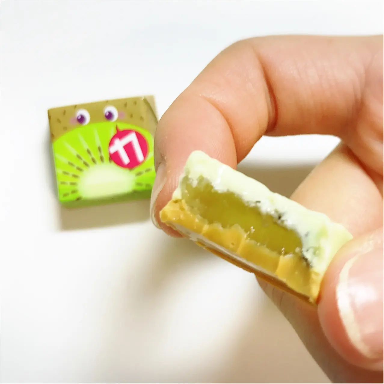 あのスーパーフードも入ってる!?チロルチョコ新作《パカッとキウイ&スイカ》_3