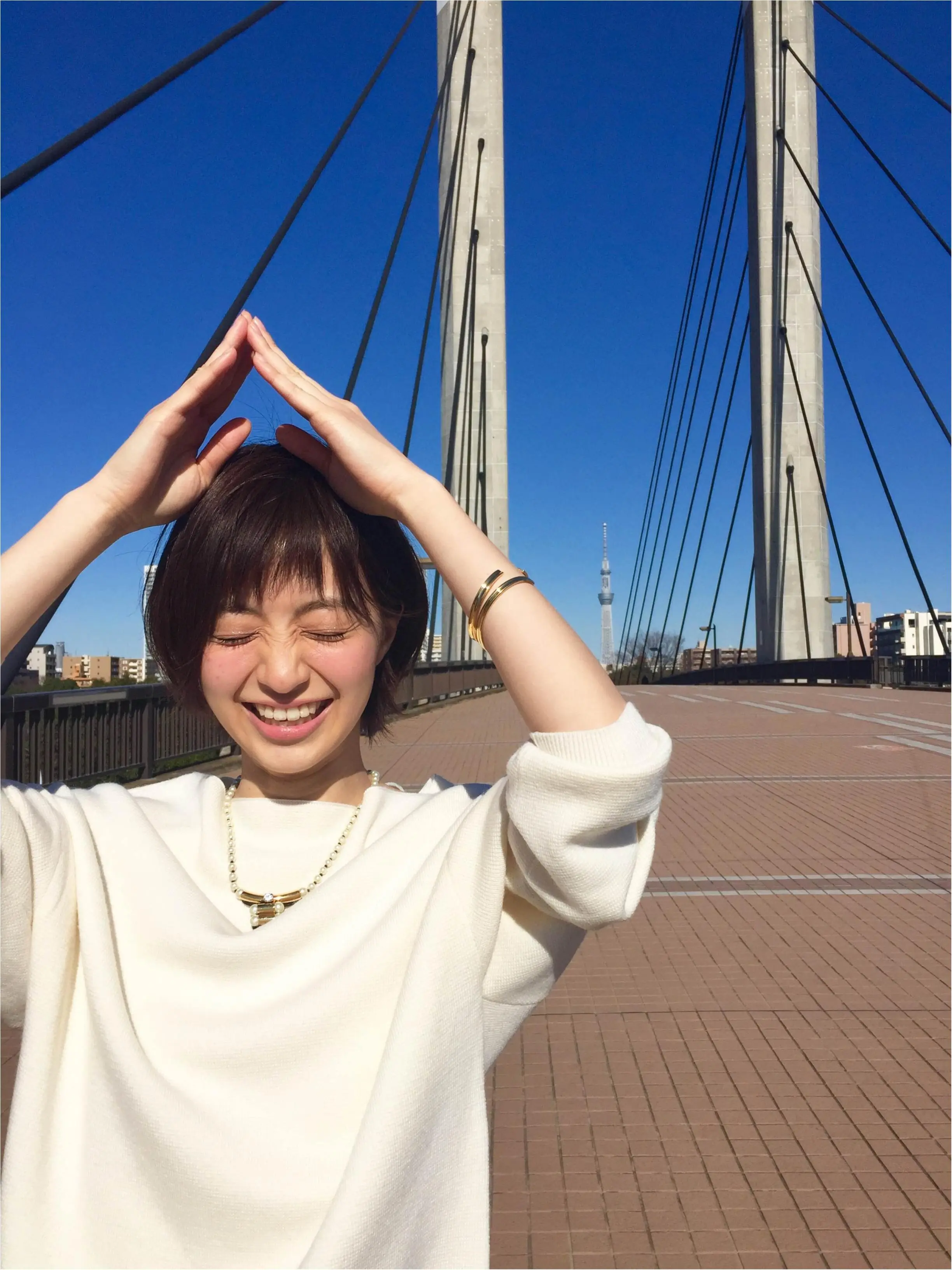 【オフショット】逢沢りなのスカイツリーポーズ♡_1