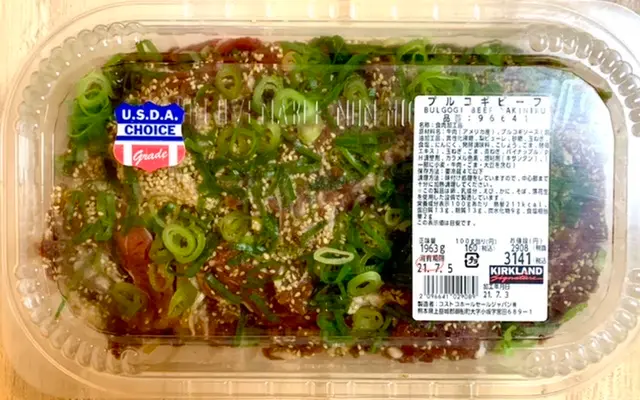 ずっと気になっていたものの 大容量なので迷っていたプルコギビーフ 美味しいと話題になっていたこともあり購入! フライパンで炒めて食べてみると しっかりめの味付けで白ご飯が進む♡ お子さんがいる方はタマネギなどを少し切って 一緒に炒めると濃さが少し落ち着くと思います! これでメインが完成するのは良い◎