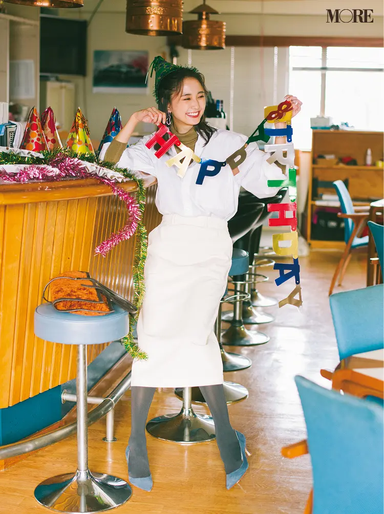「早めのクリスマスパーティ☆ お仕事OKな華やかコーデで」鈴木友菜主演【通勤の足もと“いつも黒”から脱出着回し16日目】_1