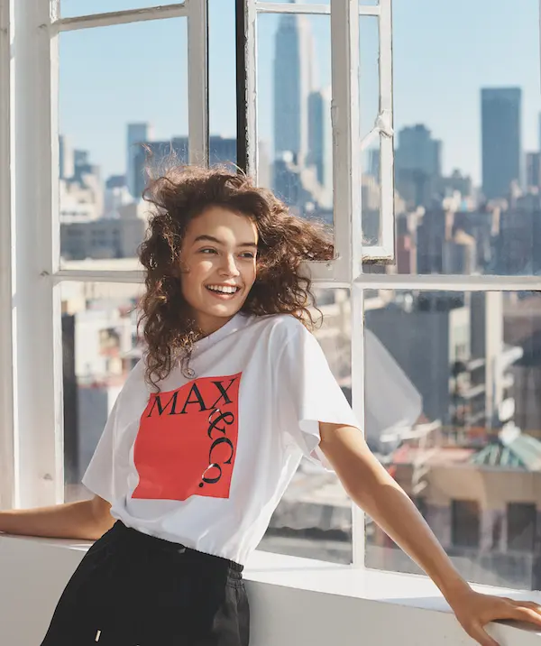 パキッとカラーに釘づけ☆『MAX&Co.』の新ロゴTシャツ、もう手に入れた?_2