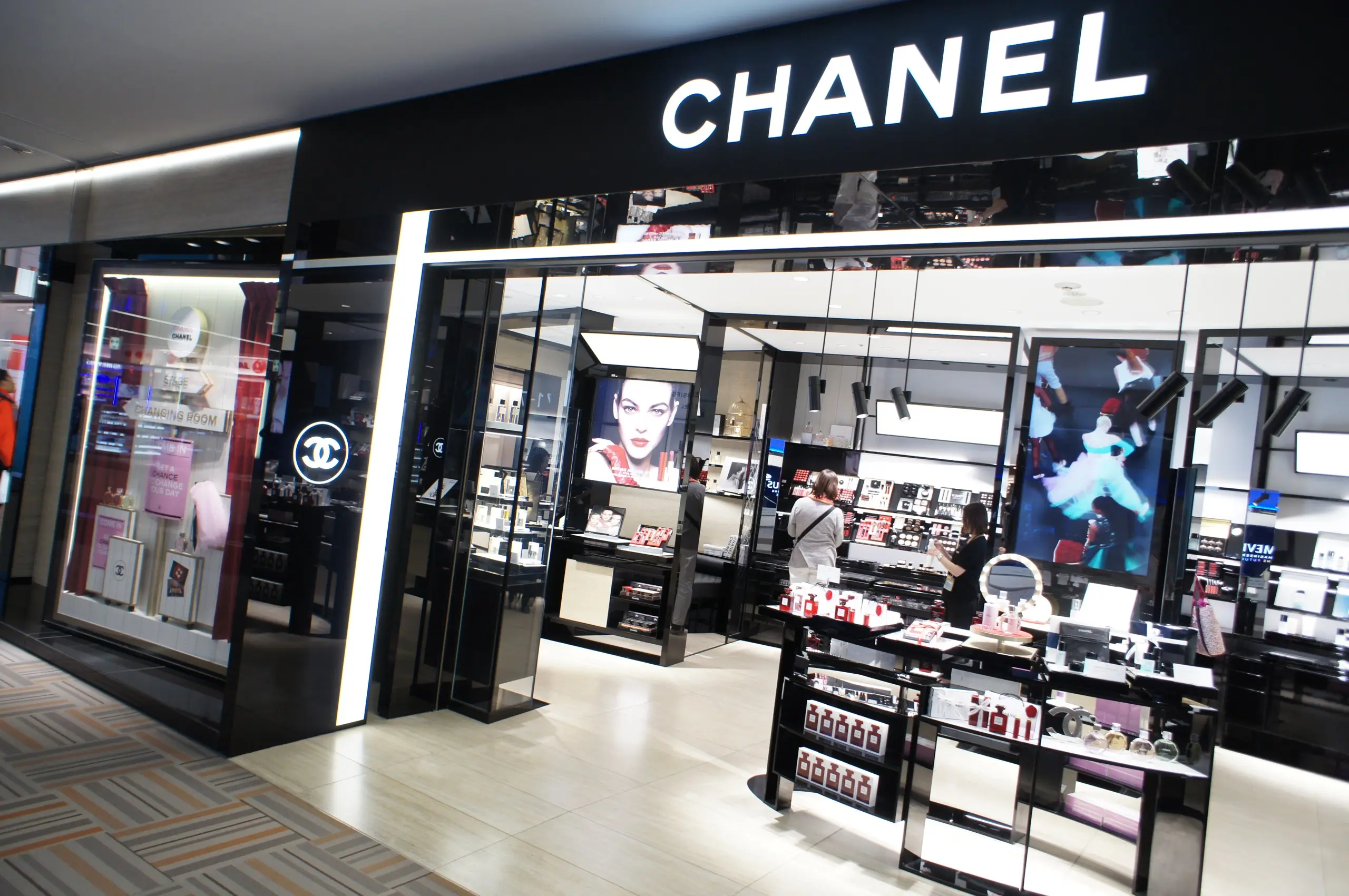《赤の限定ケースが可愛すぎる❤️》デパートでも入手困難な【CHANEL】ルージュ アリュール ヴェルヴェット☻_4