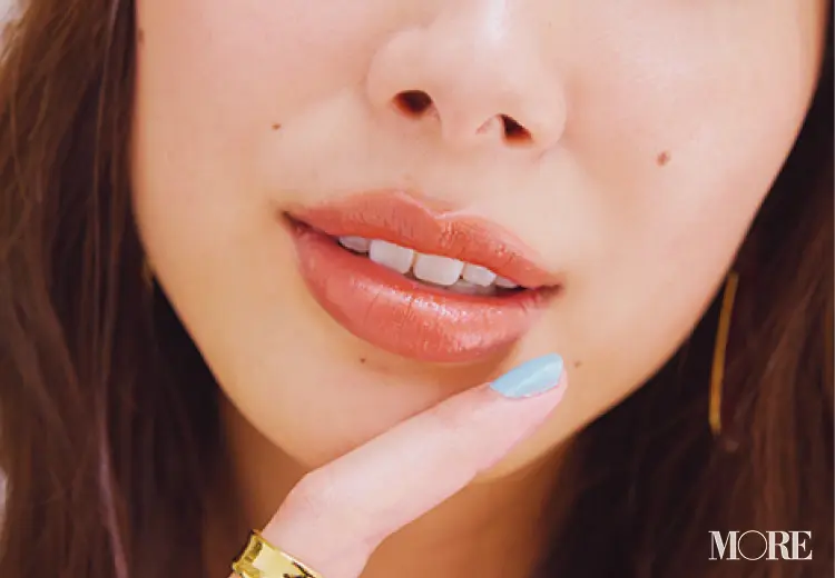 女子会メイクは「ブリックブラウン」のリップで完成♪ 『RMK』などの新作リップでおしゃれフェイスに_4