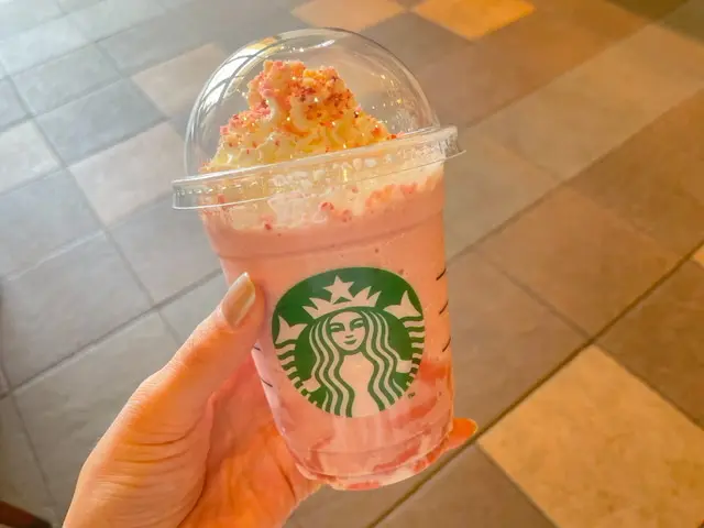 【スターバックス】新作《さくら咲いたベリーフラペチーノ》発売日に飲んでみた!_2