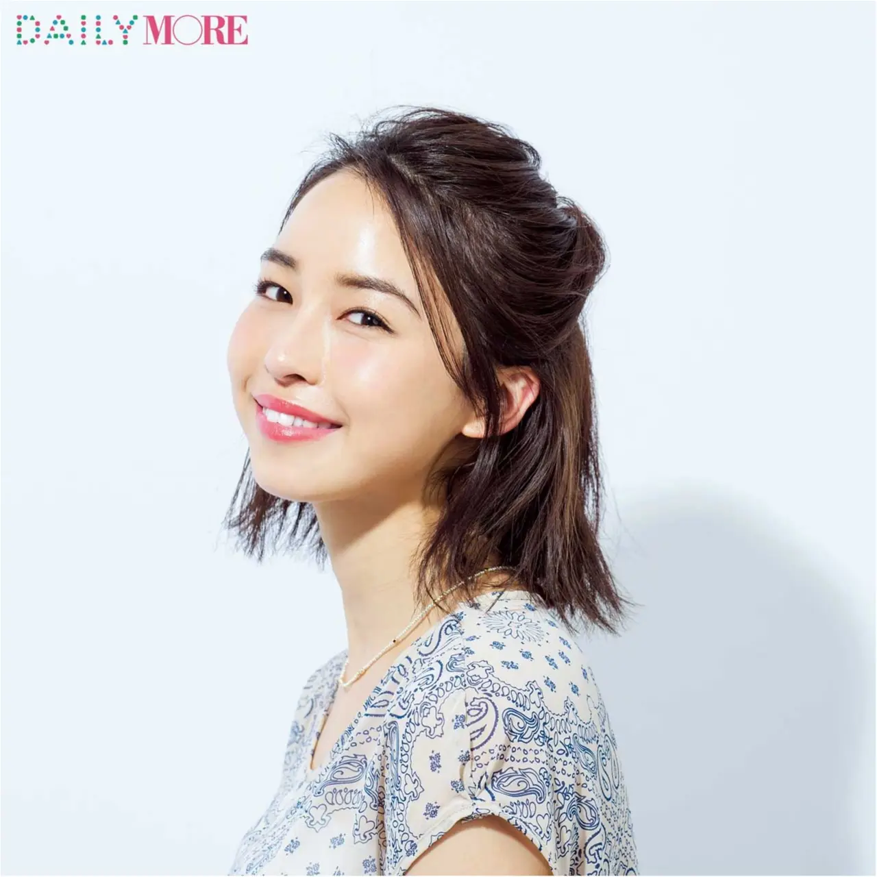 湿気てもキレイをキープ! 梅雨の「じゃじゃ馬ヘア」手なずけヘアアレンジ <はち押えくるりんぱ編>_1
