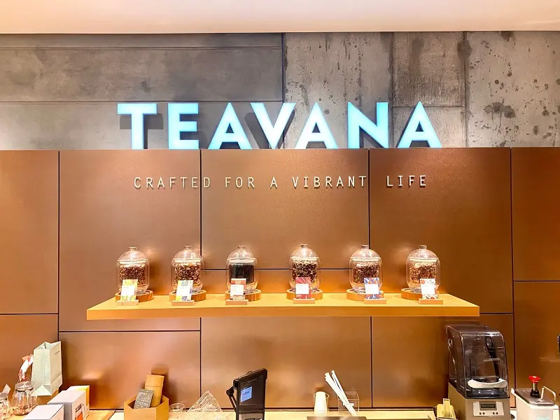 カシス レモン ＆ アール グレイ ティー フラペチーノを販売している「六本木ヒルズ メトロハット/ハリウッド店」の様子