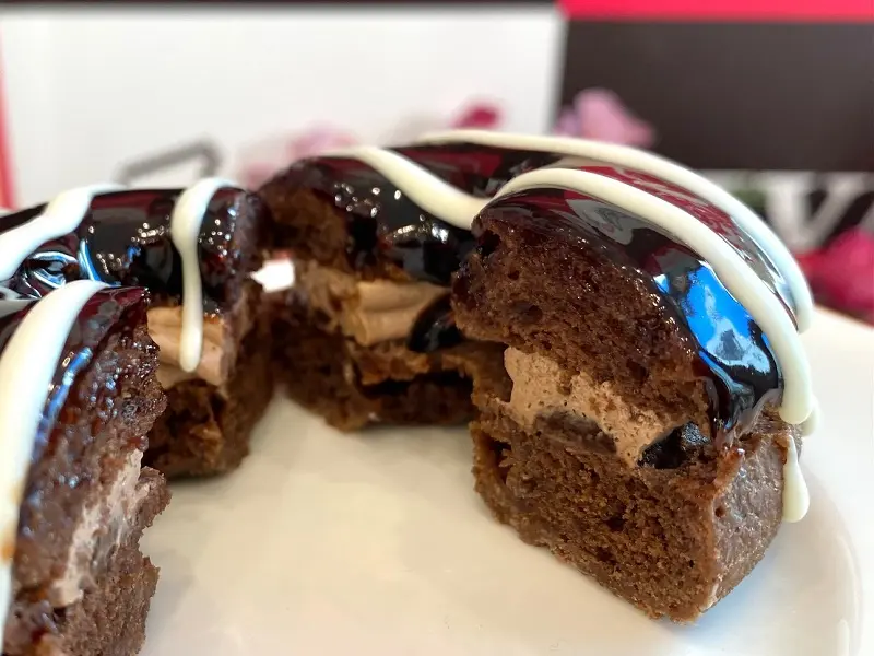 ミスド新作「misdo meets WITTAMER ヴィタメールコレクション」、「ショコラ サンバ」の断面