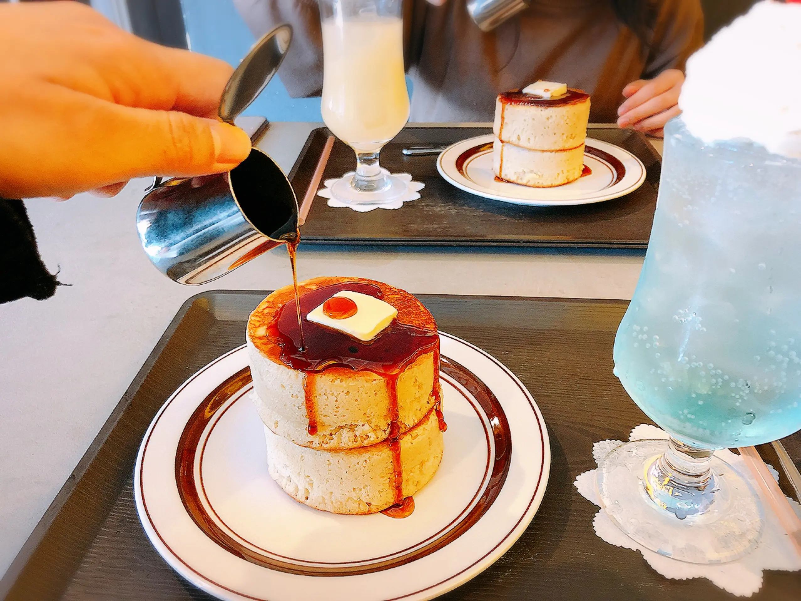 【#静岡】空色クリームソーダとふかふか3Dホットケーキ♡純喫茶風のモダンなカフェ《8COFFEE》_7